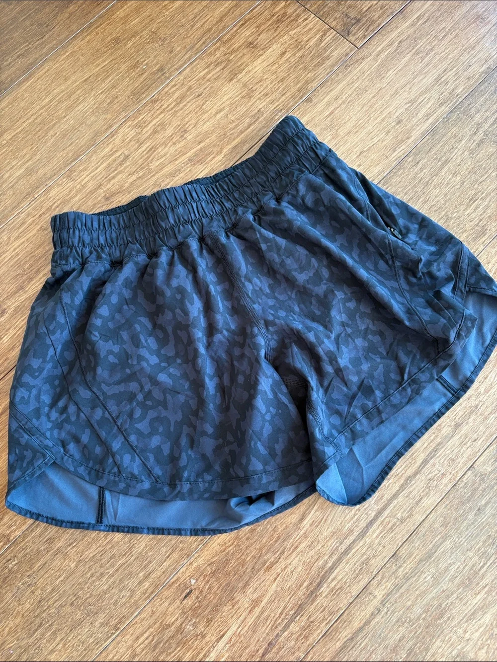 Lululemon Women's Black Printed Athletic Running Shorts, 8, 4” inseam